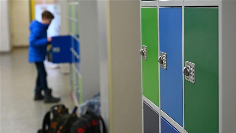 Warum Kinder manchmal der Schule fernbleiben und was dagegen getan werden kann, untersucht in Schleswig-Holstein eine Studie. (Symbolbild)