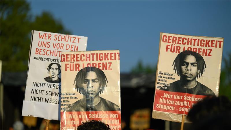 Fragen und Antworten zu tödlichen Polizeischüssen Warum wurde Lorenz von einem Polizisten in Oldenburg erschossen? Viele Menschen fordern eine Antwort. (Archivbild)