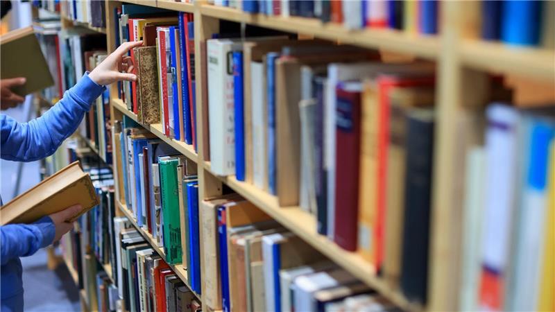 Nominierte für Buchpreis spiegeln „wackelige Wirklichkeit“ Was ist der aktuell beste deutschsprachige Roman? (Symbolbild)
