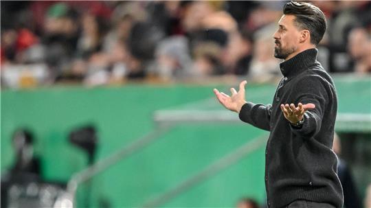 Wagners Horrorwoche: „Verunsichert? Null komma null“ Was nun, Herr Wagner? Augsburgs Trainer steht auch im DFB-Pokal mit leeren Händen da.