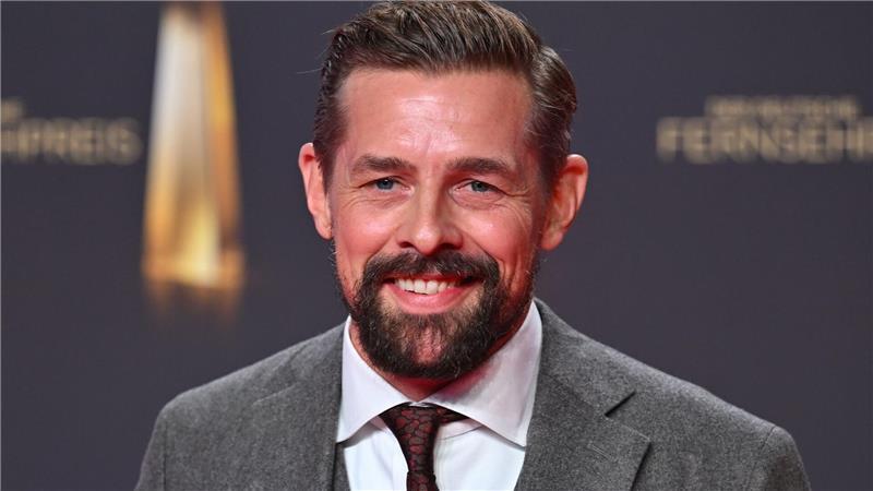 Nach Talkshow-Aus: Neue Sendung für Klaas noch im April Was passiert, wenn man nur noch Pfannkuchen isst? Solchen Fragen will Klaas künftig nachgehen.
