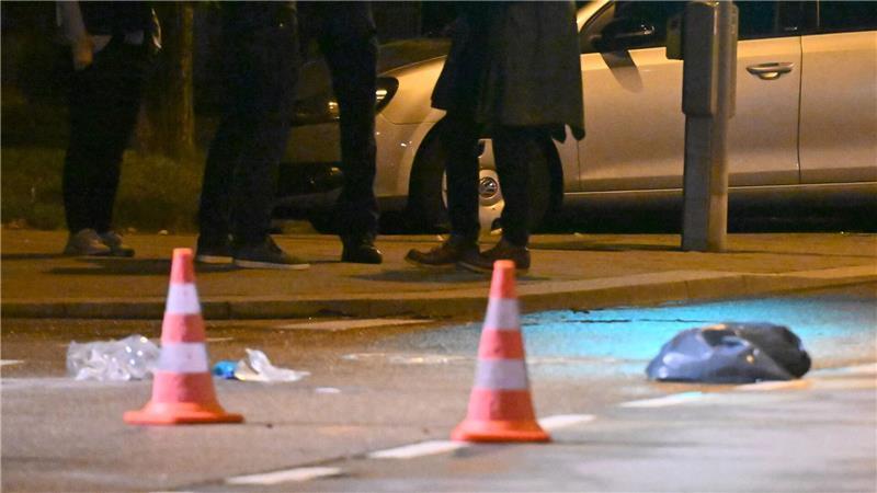 Messerstecherin randalierte vor neuer Tat in Laden Was war das Motiv für die Tat?