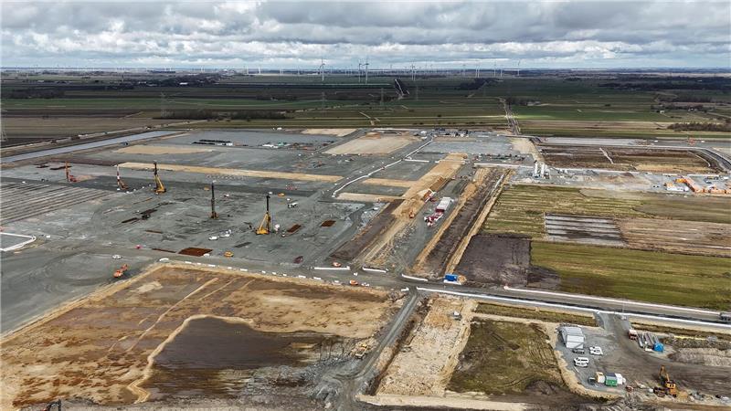 SPD kritisiert Haushaltspläne im Fall Northvolt Was wird aus der Baustelle des insolventen Batterieherstellers Northvolt bei Heide? (Archivbild)