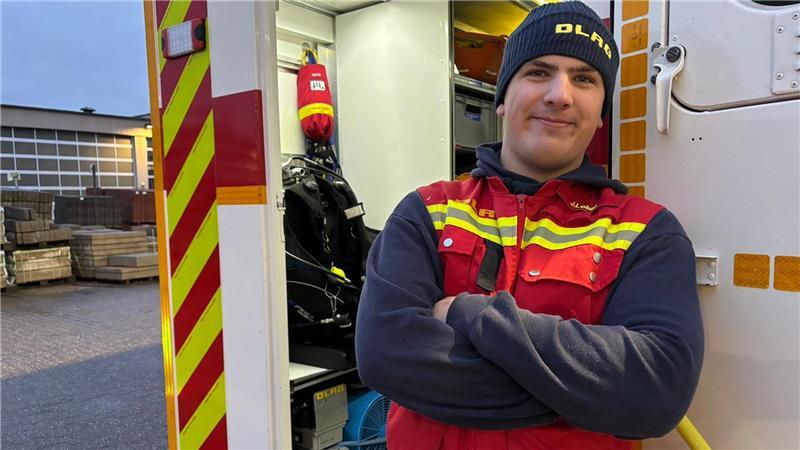 Wasser ist sein Element: Jonas Lobitz vor dem Stader Tauchwagen.