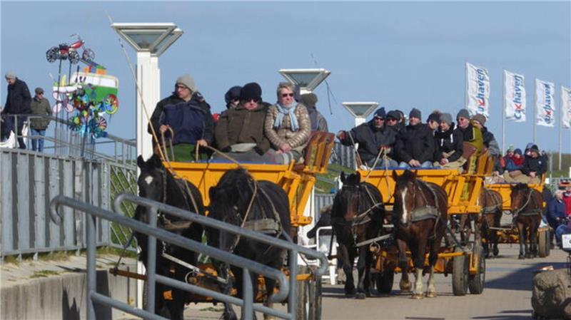 Wattwagen an der Auffahrt in Duhnen: „öffentlichkeitswirksames Alleinstellungsmerkmal des Nordseeheilbades“.