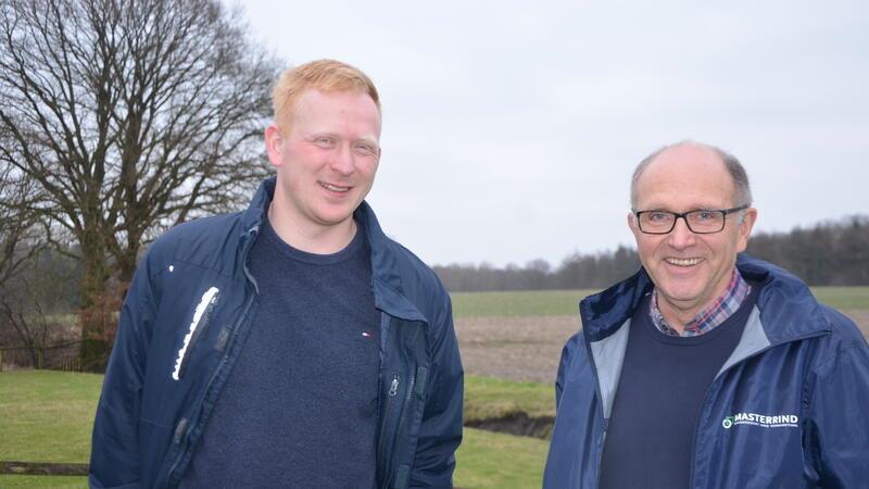 Rinderzucht: Helmut Haak hört nach über 40 Jahren auf – Das ist sein Nachfolger Wechsel in der Geschäftsführung des Besamungs- und Kreisrindviehzuchtvereins Stade: Jochen Bohn (links) löst Helmut Haak ab.