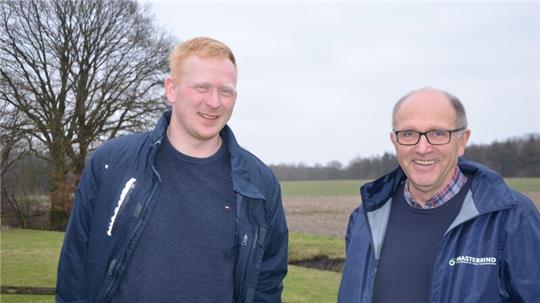 Wechsel in der Geschäftsführung des Besamungs- und Kreisrindviehzuchtvereins Stade: Jochen Bohn (links) löst Helmut Haak ab.