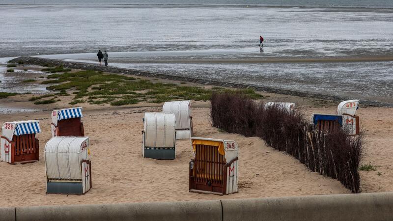 Wechselhaftes Wetter hat im Juli an der Küste nicht ganz so häufig zum Strandurlaub eingeladen. (Archivbild)