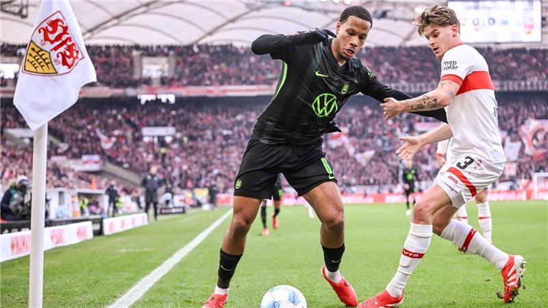 VfL Wolfsburg verleiht Belgier Vranckx nach Italien Wechselt nach Italien: Wolfsburg-Profi Aster Vranckx (l).