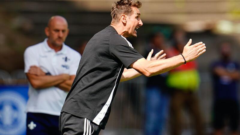 1:1 in Darmstadt: Joker Sevcik trifft für Nürnberg Wechselte den Torschützen ein: Club-Coach Miroslav Klose.