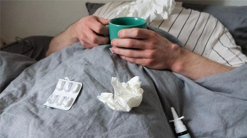 Wegen Ärztemangels hat der italienische Dorfbürgermeister Antonio Tarchia das Kranksein kurzerhand verboten. (Foto Illustration)