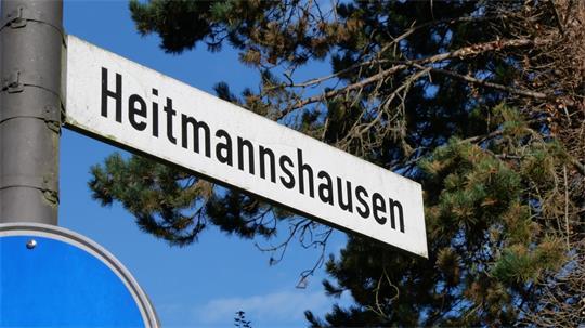 Wegen Asphaltarbeiten werden die Straße Heitmannshausen und der Eilendorfer Weg voll gesperrt.