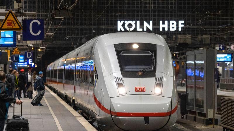 Kölner Hauptbahnhof am Sonntag für Zugverkehr gesperrt Wegen Bauarbeiten kommt es am Kölner Hauptbahnhof zu starken Einschränkungen für Reisende.