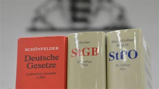 Wegen Bedrohung mussten sich zwei Männer vor dem Amtsgericht Otterndorf verantworten.