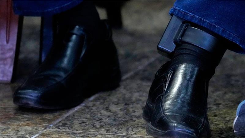 Wegen Beschädigung seiner elektronischen Fußfessel sitzt Bolsonaro bereits in U-Haft.