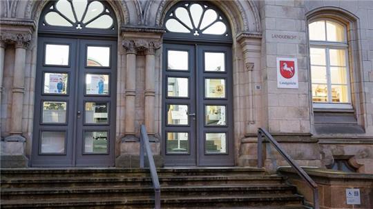 Wegen Betrugs muss sich eine mutmaßlich falsche Ärztin vor dem Landgericht Osnabrück verantworten. (Archivbild)