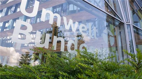 Wegen Betrugsverdachts bei Klimaschutzprojekten gab es Durchsuchungen bei Unternehmen. Das Umweltbundesamt (UBA) hatte Ende Mai Anzeige erstattet. (Archivbild)