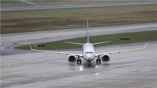 Wegen Blitzeis  wurde der Flugbetrieb am Flughafen Köln/Bonn für 45 Minuten unterbrochen. (Symbolfoto)