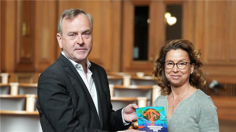 Datenschutzbeauftragter mahnt Berlin zu mehr Sorgfalt Wegen Datenschutzverstößen hat Hamburgs Datenschutzbeauftragter Thomas Fuchs im vergangenen Jahr Bußgelder in Höhe von 1,2 Millionen Euro verhängt.