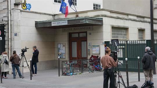 Wegen Fällen möglicher sexueller und körperlicher Gewalt an Kindergärten und Grundschulen laufen in Paris etwa 235 Ermittlungsverfahren (Archivbild).