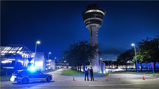 Wegen Feueralarms wurde der Flughafen-Tower evakuiert.