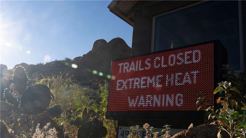 Wegen Hitze geschlossen: Im US-Bundesstaat Arizona klettern die Temperaturen auf Rekordwerte, die Menschen und Tieren schnell zu schaffen machen kann.