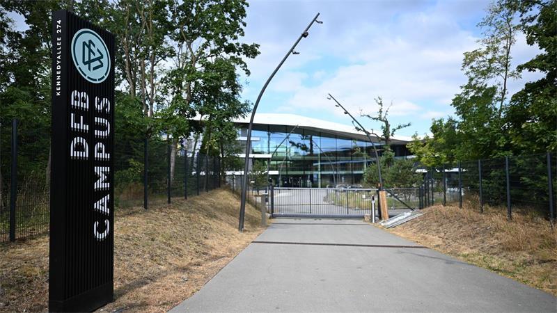 Wegen Korruptionsverdachts im Zusammenhang mit der Fußball-EM 2024 in Deutschland haben Ermittler bundesweit zahlreiche Stadtverwaltungen und die DFB-Zentrale in Frankfurt am Main durchsucht.