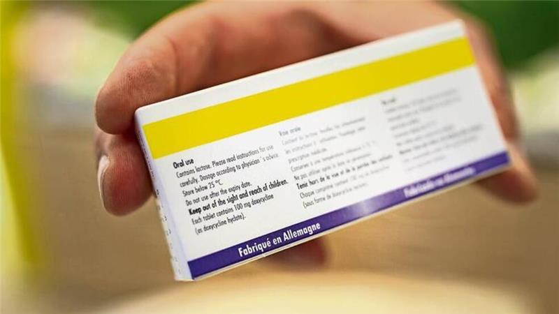 „Wir reißen uns Medikamente für die dritte Welt unter den Nagel“ Wegen Lieferengpässen bei Antibiotika kommt dieses für Kamerun bestimmte Medikament auf den deutschen Markt. Französisch ist die Amtssprache Kameruns.