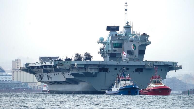 Flugzeugträger HMS Queen Elizabeth auf der Elbe unterwegs nach Hamburg Wegen Sturmböen auf der Nordsee verzögert sich die Ankunft des Flugzeugträgers HMS Queen Elisabeth in Hamburg. (Archivbild)