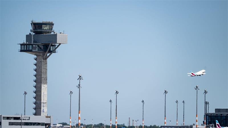 Wegen Verspätungen und Ausfällen kommen im Jahr mehr als 100.000 Klagen gegen Fluglinien zusammen. (Illustration) 