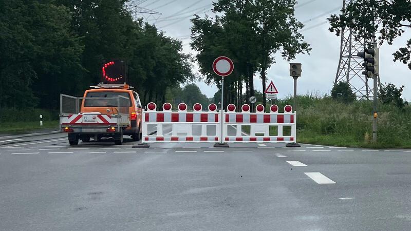 L111 im Bereich der Schwinge Klappbrücke wieder frei Wegen Wartungsarbeiten an der Schwinge Klappbrücke ist die L111 aktuell gesperrt.