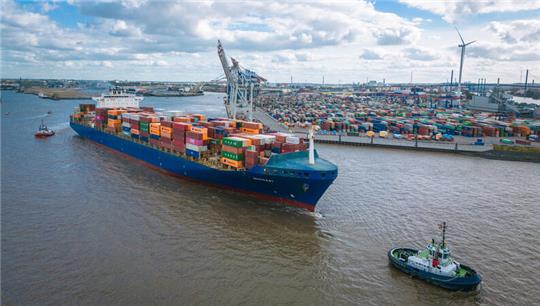 Wegen der Angriffe auf Frachtschiffe im Roten Meer hat die 287 Meter lange Buxcoast ihre Route geändert. Das von der NSB bereederte Schiff weicht über das Kap der Guten Hoffnung aus.