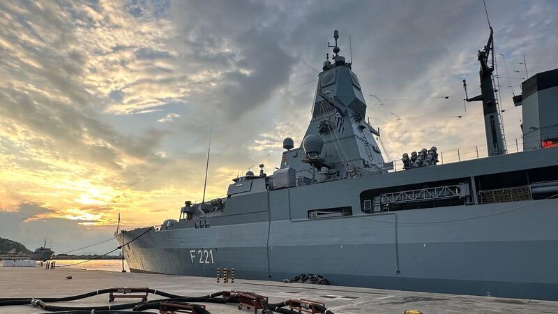 Fregatte „Hessen“ schießt Huthi-Drohnen im Roten Meer ab Wegen der Angriffe der Huthi meiden große Reedereien zunehmend die kürzeste See-Verbindung zwischen Asien und Europa.
