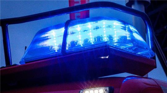 Wegen der Bergungsarbeiten wurde der Autobahnabschnitt lange vollständig gesperrt. (Symbolbild)