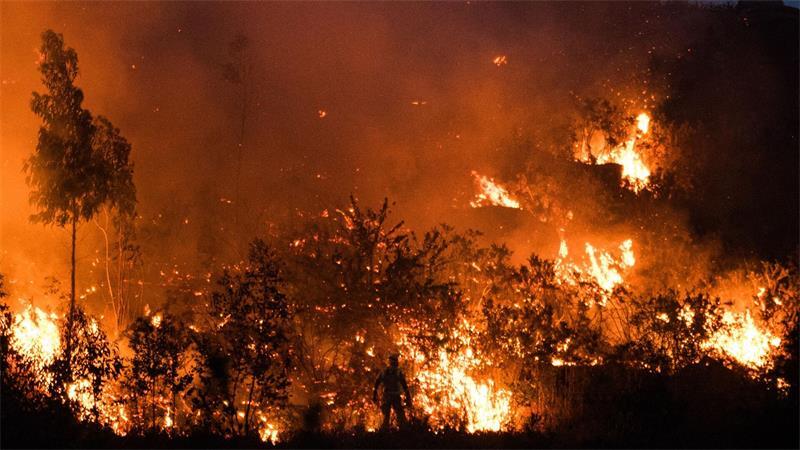 Zwei Abende an einem Tag: Sonnenfinsternis in Europa Wegen der Waldbrandgefahr durch Hunderttausende Sofi-Fans in ländlichen Gebieten sind die spanischen Behörden in höchster Alarmbereitschaft.