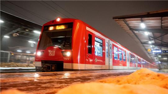 Wegen der Witterungsverhältnisse kommt es zu Verspätungen und Ausfällen bei den S-Bahnlinien. (Symbolbild)