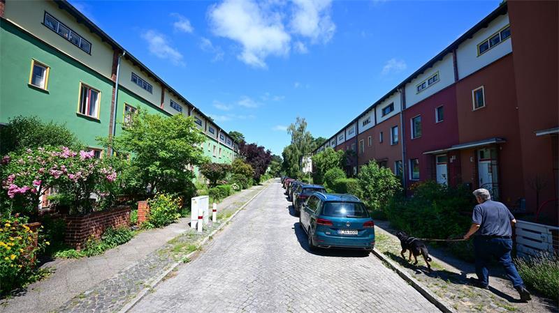 Waldsiedlung Zehlendorf wird Unesco-Welterbe Wegen der bunten Fassaden wird die Siedlung auch Papageiensiedlung genannt.