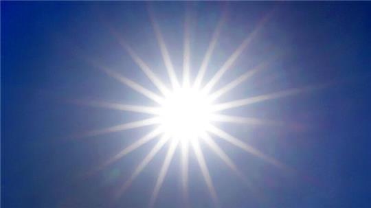 Wegen der heißer werdenden Sommer soll es in deutschen Großstädten immer mehr Maßnahmen geben, die Gesundheitsschäden und Todesfälle durch Hitze verhindern sollen.