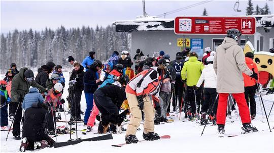 Wegen der schulfreien Tage und dem winterlichen Wetter dürfte es in den nächsten Tagen wieder voll werden im Harz. (Archivbild)