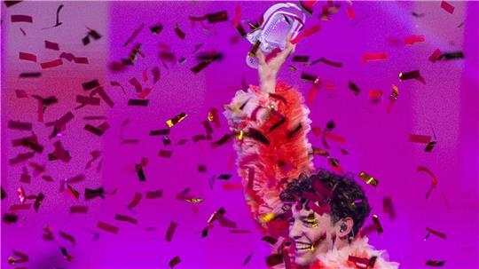 Wegen der voraussichtlichen Teilnahme Israels am nächsten Eurovision Song Contest gibt der Schweizer ESC-Star Nemo den Pokal für seinen Sieg im Jahr 2024 zurück. (Archivbild)
