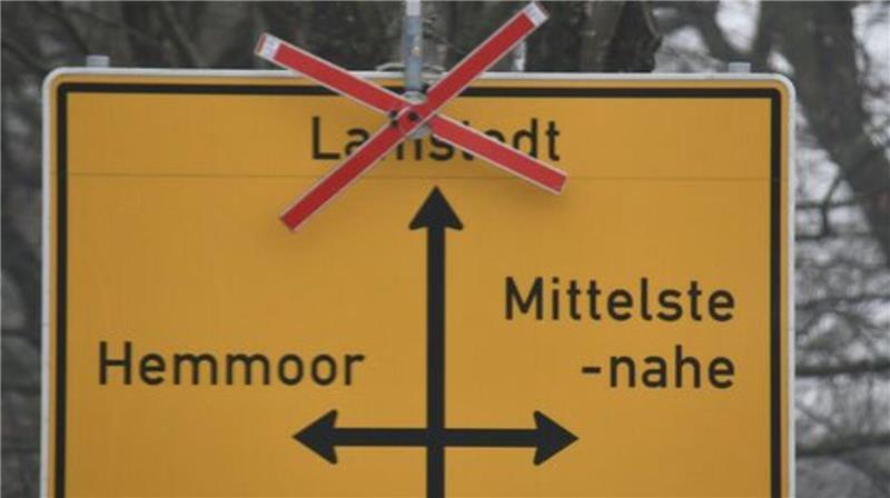 Wegen des Baus eines Radweges von Lamstedt bis Hemmoor-Bröckelbeck ist die Kreisstraße 21 seit Oktober vorigen Jahres voll gesperrt. Aufgrund der Bauarbeiten wird die Sperrung voraussichtlich noch bis April andauern.