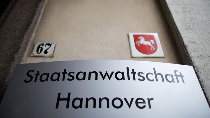 Wegen des Verdachts der Bestechlichkeit ermittelt die Staatsanwaltschaft Hannover gegen zwei Polizeibeamte. (Symbolbild)