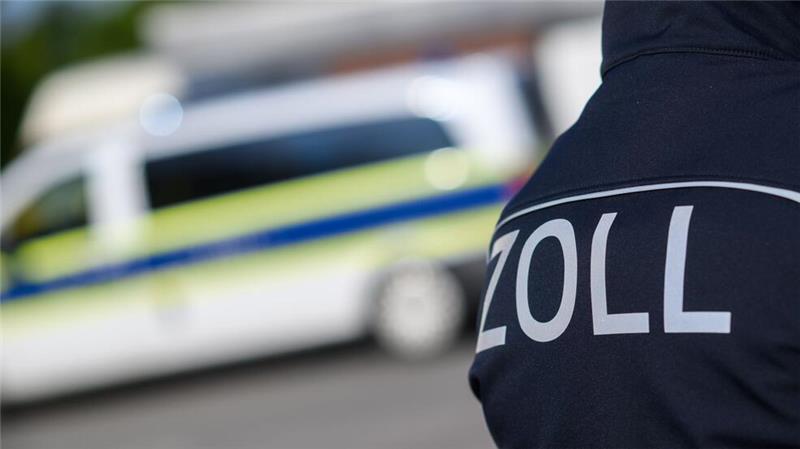 Wegen des Verdachts des Zigarettenschmuggels im großen Stil sind zehn Personen festgenommen worden. (Symbolbild)
