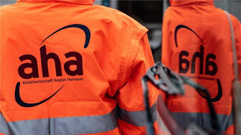Wegen des Wintereinbruchs ändert sich die Abfallentsorgung in der Region Hannover. (Archivbild)