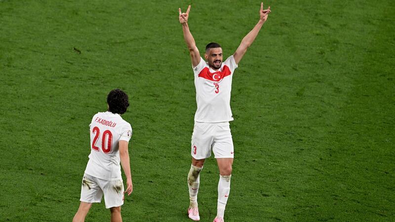 UEFA eröffnet Untersuchungsverfahren wegen Wolfsgruß-Jubel Wegen des Wolfsgruß-Jubel schaltet sich nun auch die UEFA ein.
