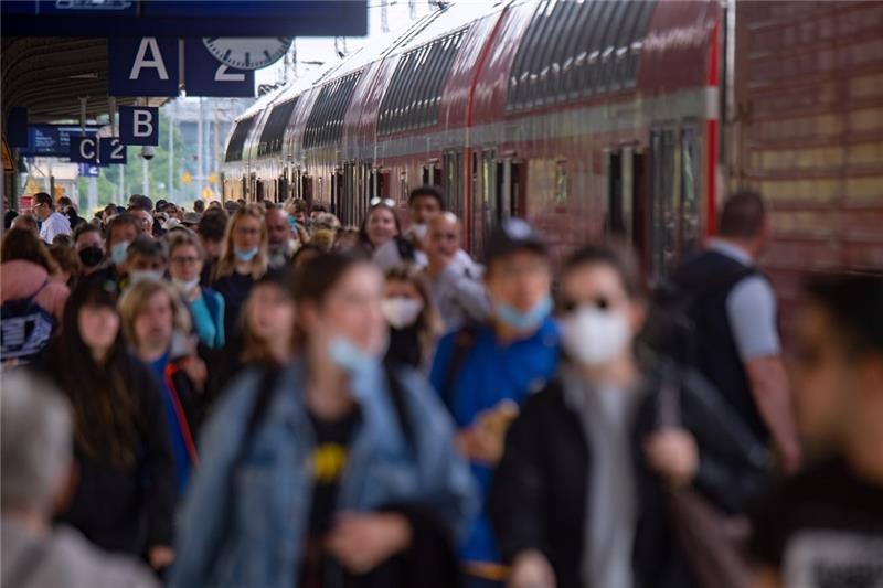 Wegen des günstigen 9-Euro-Tickets ist das Bahnfahren derzeit sehr gefragt.