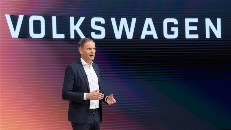 Wegen des stockenden Hochlaufs der Elektromobilität will Konzernchef Oliver Blume konzernweit die Elektro-Strategie überprüfen. 