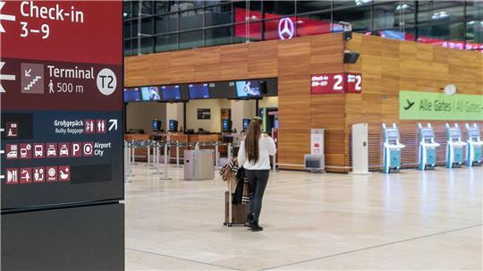 Weiter keine Erkenntnisse zum Drohnenflug am BER Wegen einer Drohnensichtung wurde der Flugbetrieb am BER zwischenzeitlich eingestellt.