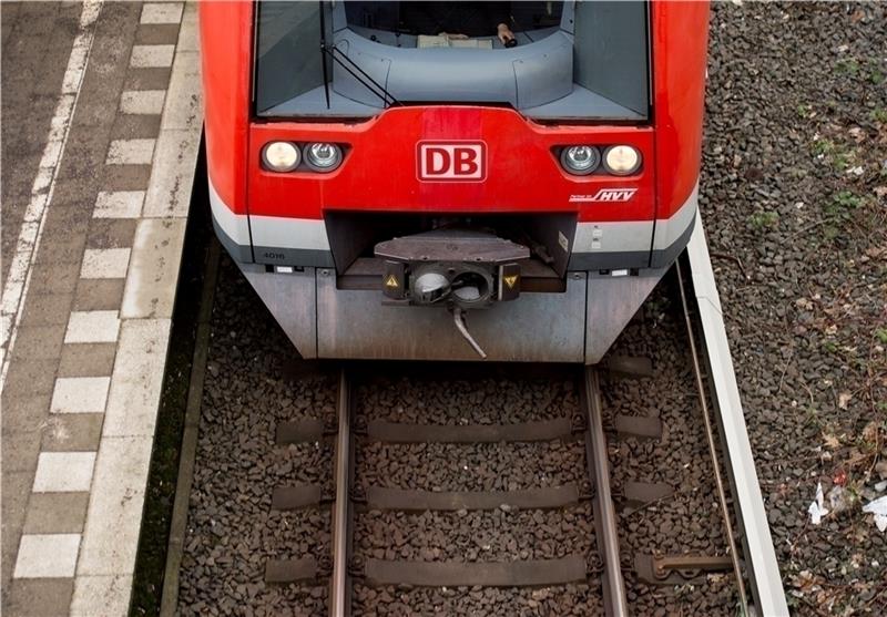 Wegen einer Stellwerkstörung enden S-Bahn-Züge aus Hamburg am Dienstagmittag in Buxtehude. Foto: Reinhardt/dpa