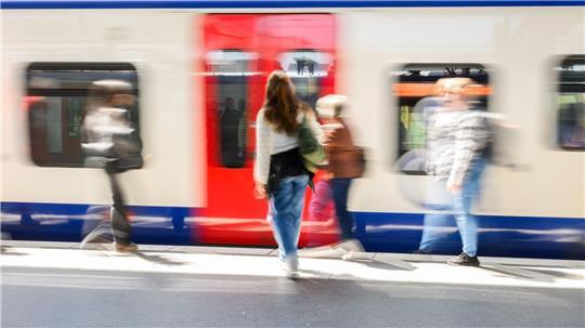 Wegen einer gestörten Oberleitung kommt es zu Störungen im S-Bahn-Betrieb zwischen Hameln und Springe.